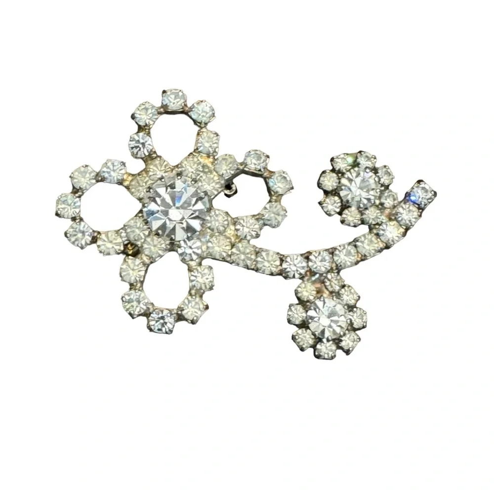 Pretty Vintage Diamanté Flower Brooch Silver Tone